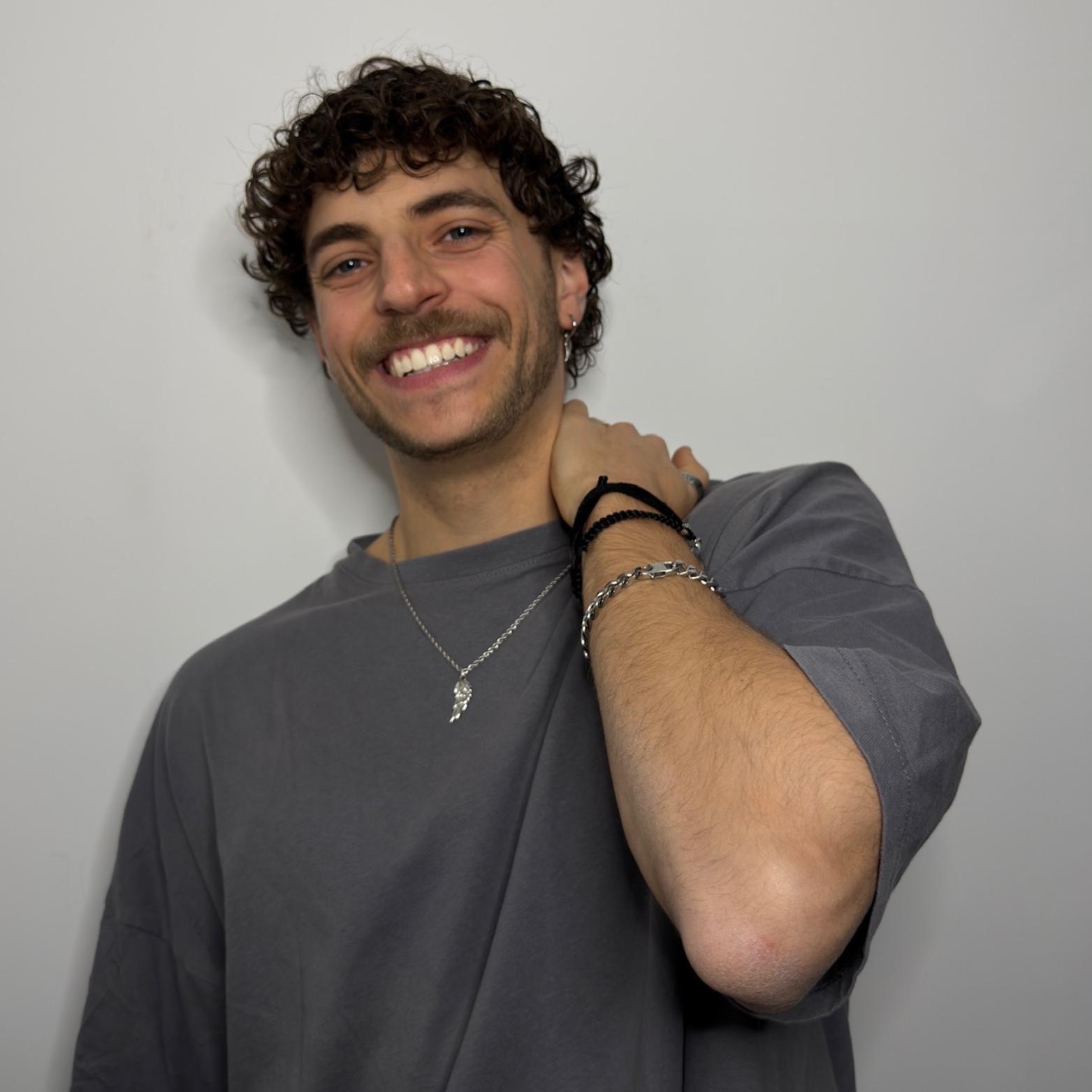 Dalla parte degli ultimi per sentirsi primi… – Intervista a Yari